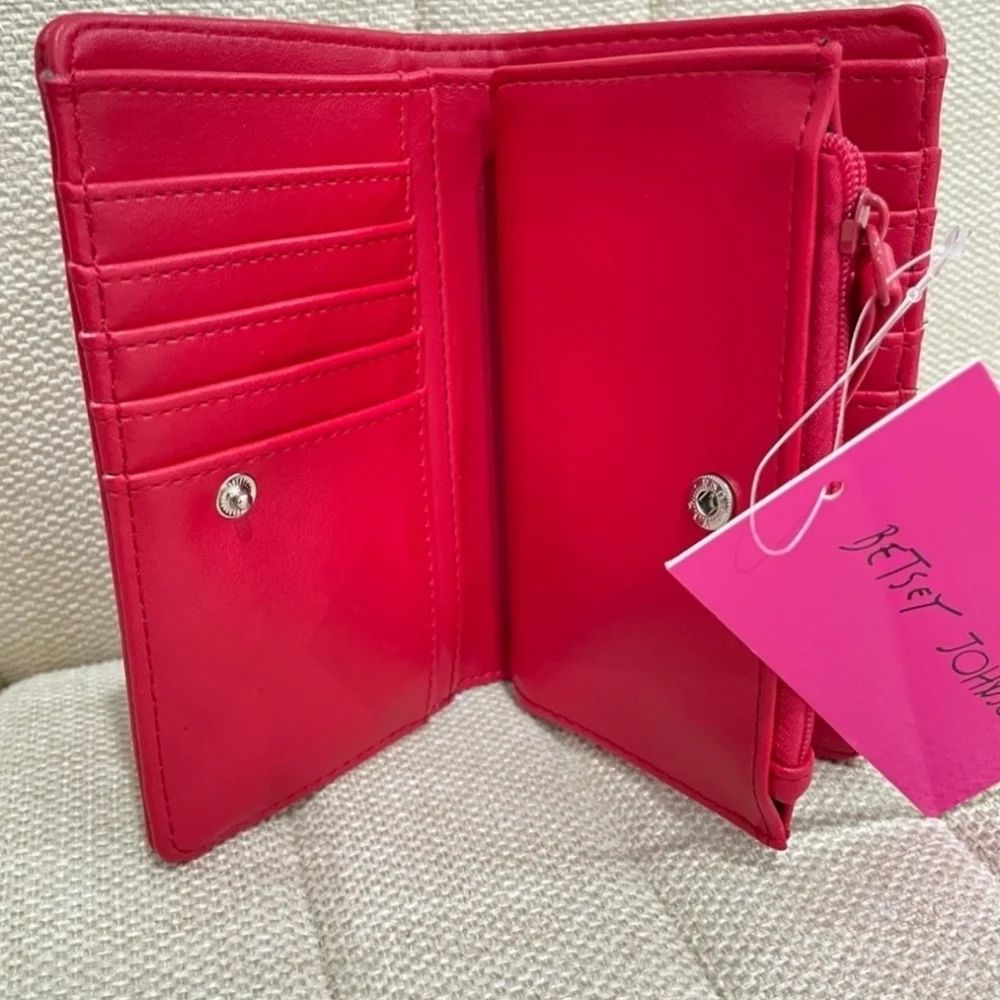 ❤️▪️Betsey Johnson ▪️Red Heart Leather XOIVY Bifold Wallet